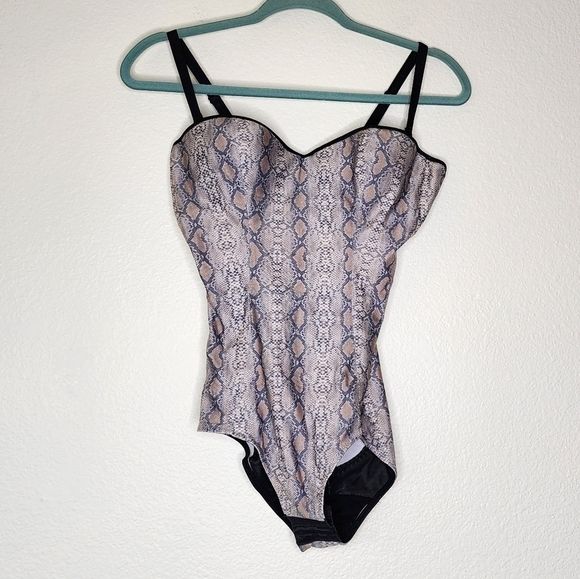 Dr. Rey's Snakeskin Shape Wear 36B - Picture 2 of 9